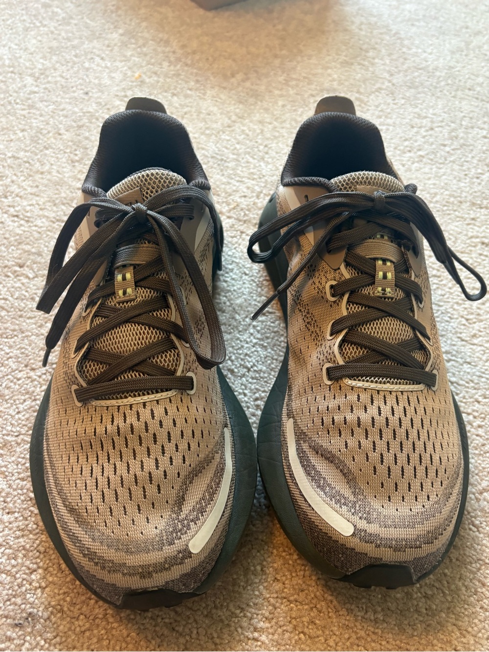 Merrell Men’s athletic shoe: size 9 almost new condition